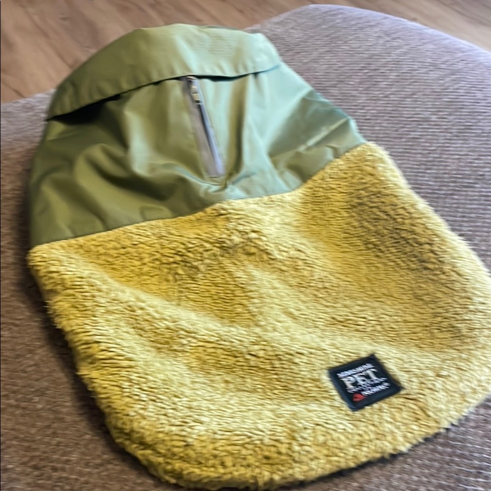 Berkshire Green Dog Coat with Water-Resistant Fabric